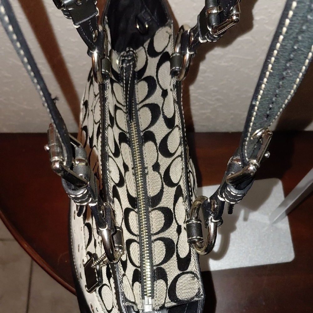 Coach Blk & Gray Leather Studded Signature Shoulder Bag 🩶 - Picture 10 of 16